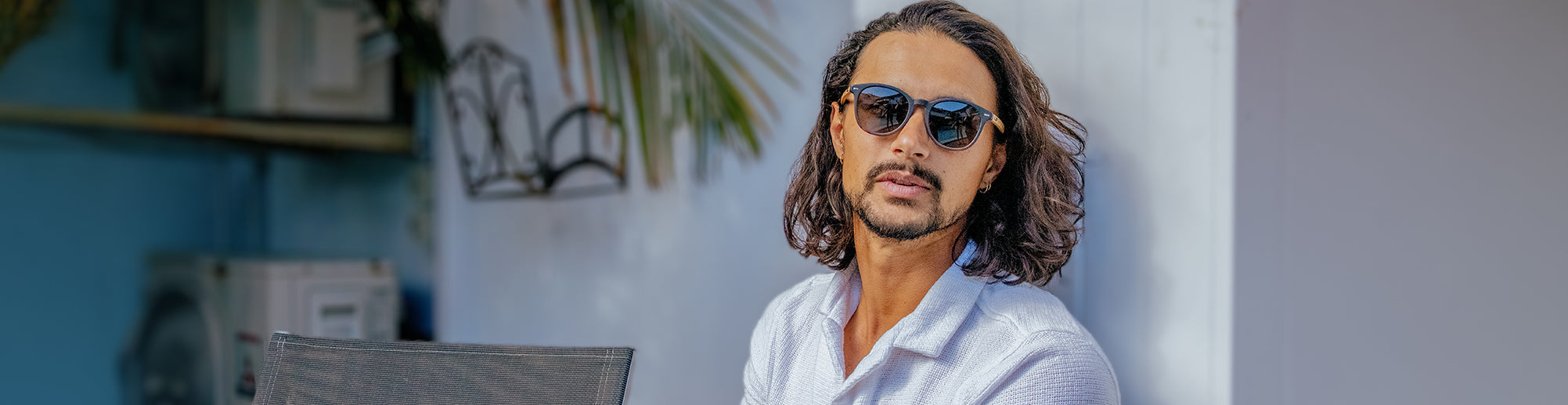 male model wearing round sunglasses